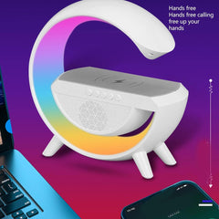 Altavoz Bluetooth con Cargador Inalámbrico – Sonido Estéreo con Subwoofer, Luz Nocturna RGB y Estación de Carga Rápida